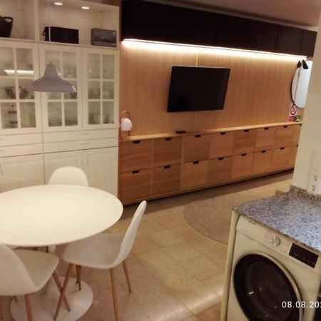 2 Bedroom Large Modern Apartment In Blanes Old Town 50M From The Beach! Экстерьер фото
