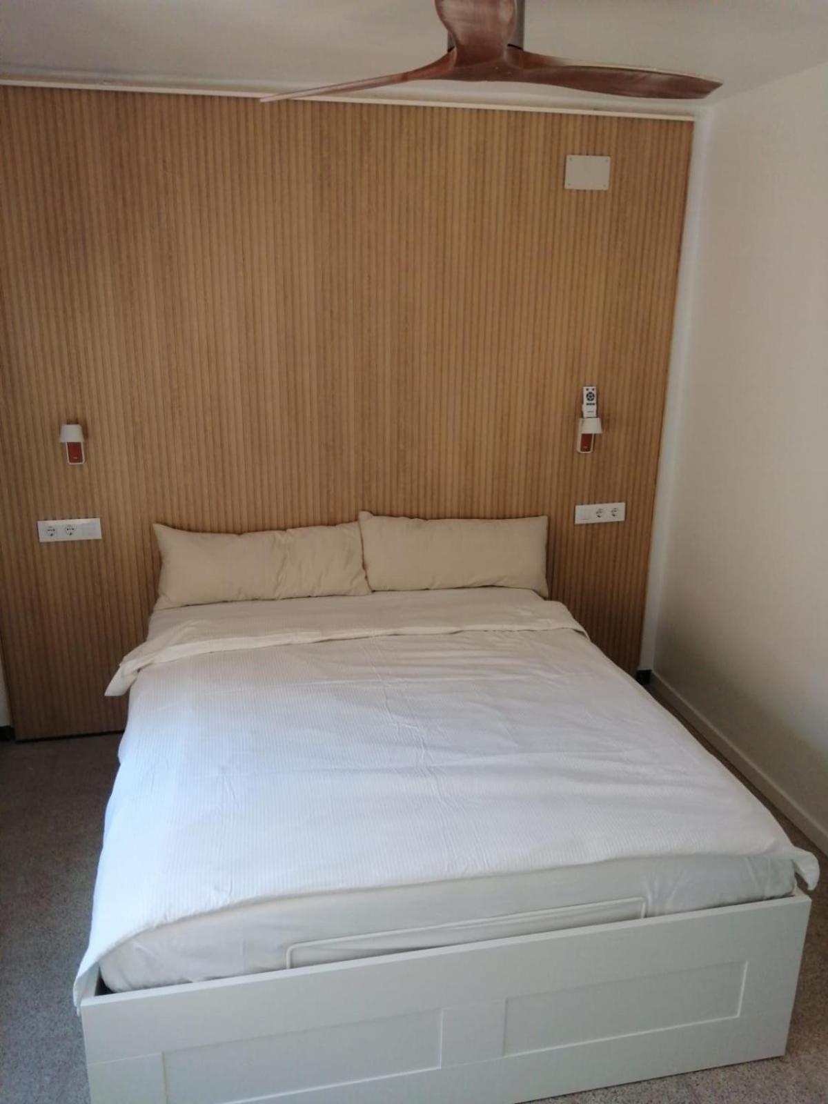 2 Bedroom Large Modern Apartment In Blanes Old Town 50M From The Beach! Экстерьер фото