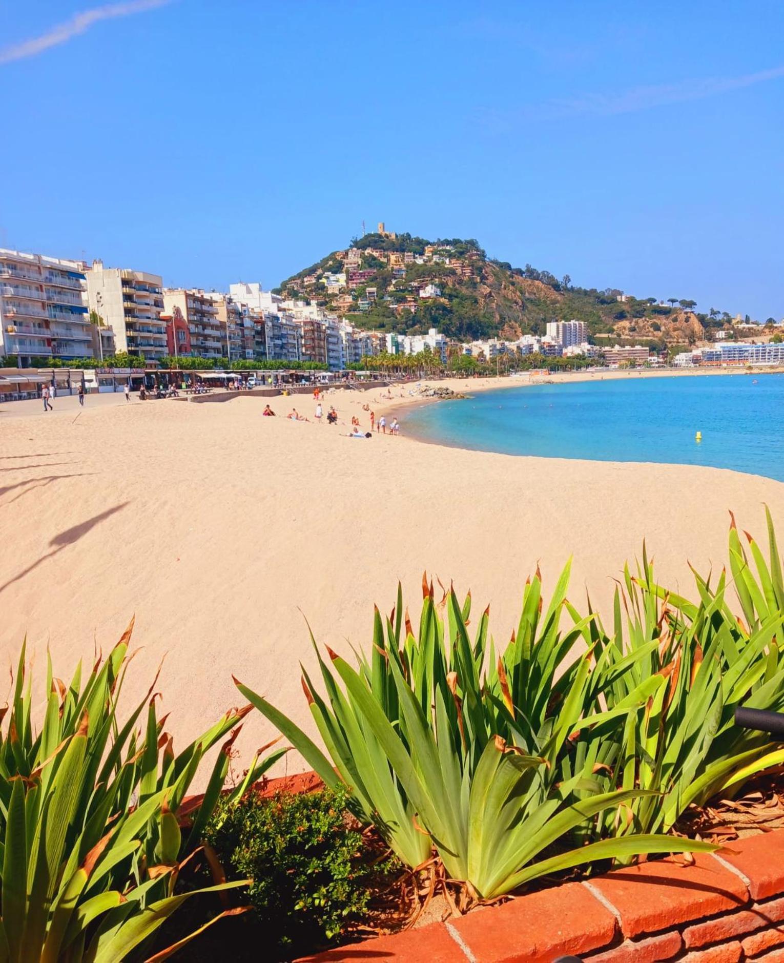 2 Bedroom Large Modern Apartment In Blanes Old Town 50M From The Beach! Экстерьер фото